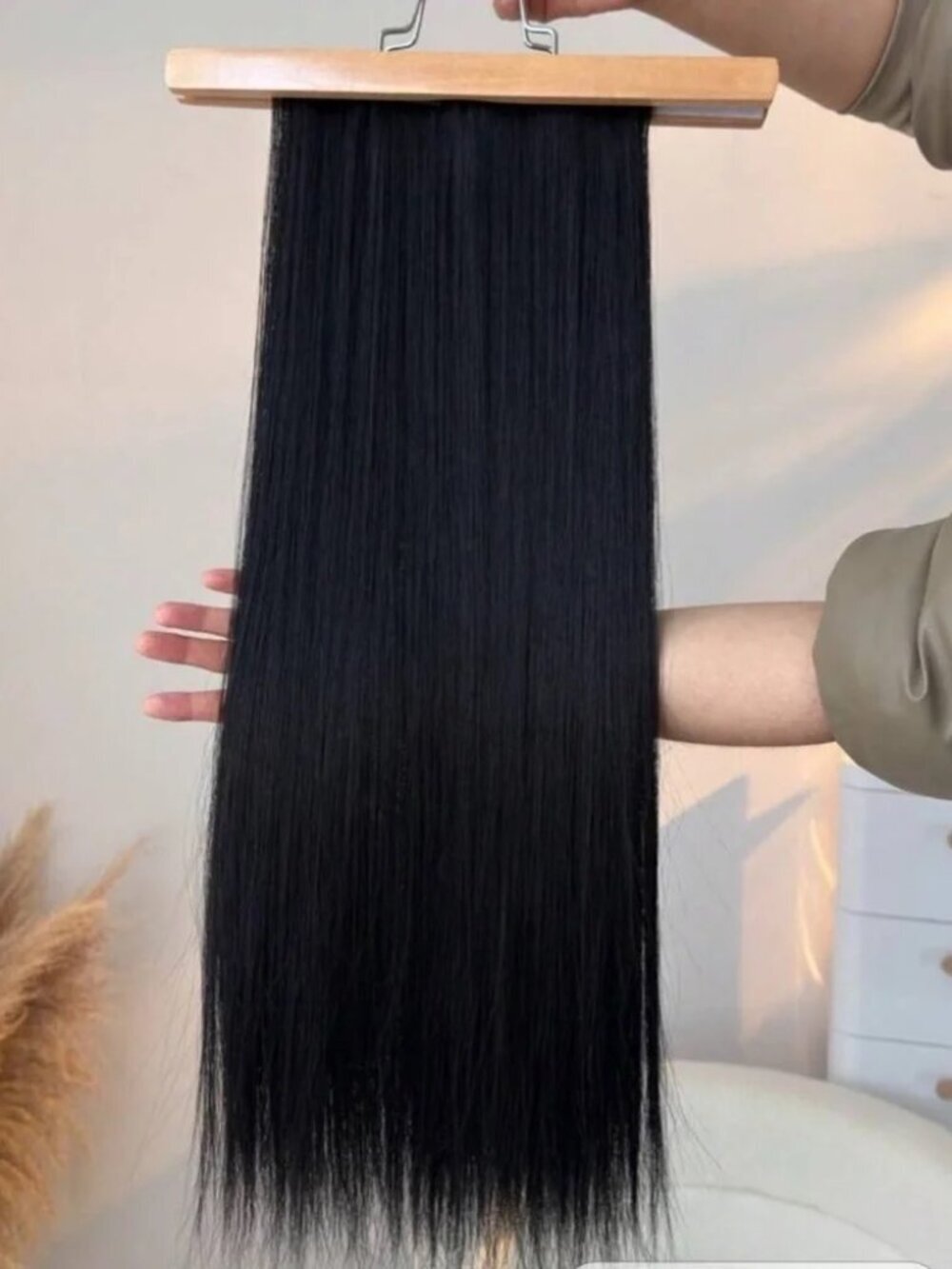 Human hair Blend - Long Black hair Extensions Clips - Picture 3 of 7